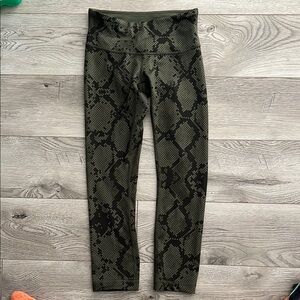 Lululemon capris size 2